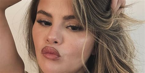 selena gomez nakedness|Selena Gomez just shared a naked bath photo and it's vibes.